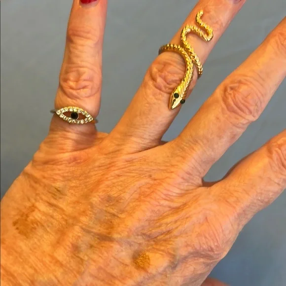 Gold Tone and Emerald Tone Lot of Two (2) Rings Size 4.5 - 5 🐍 - Picture 4 of 6